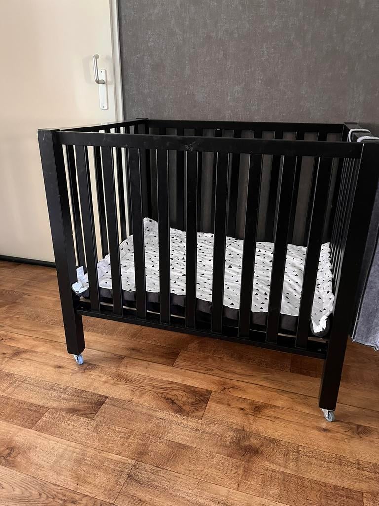 Zwarte baby box, Ophalen, Gebruikt, Wieltjes