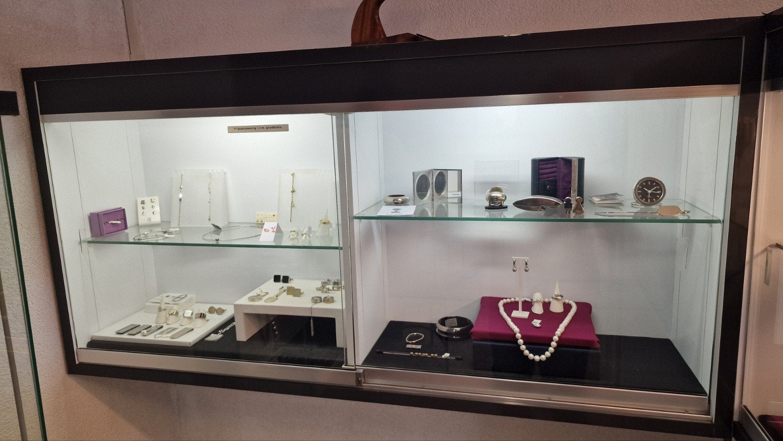 Winkel vitrines inventaris, Ophalen of Verzenden