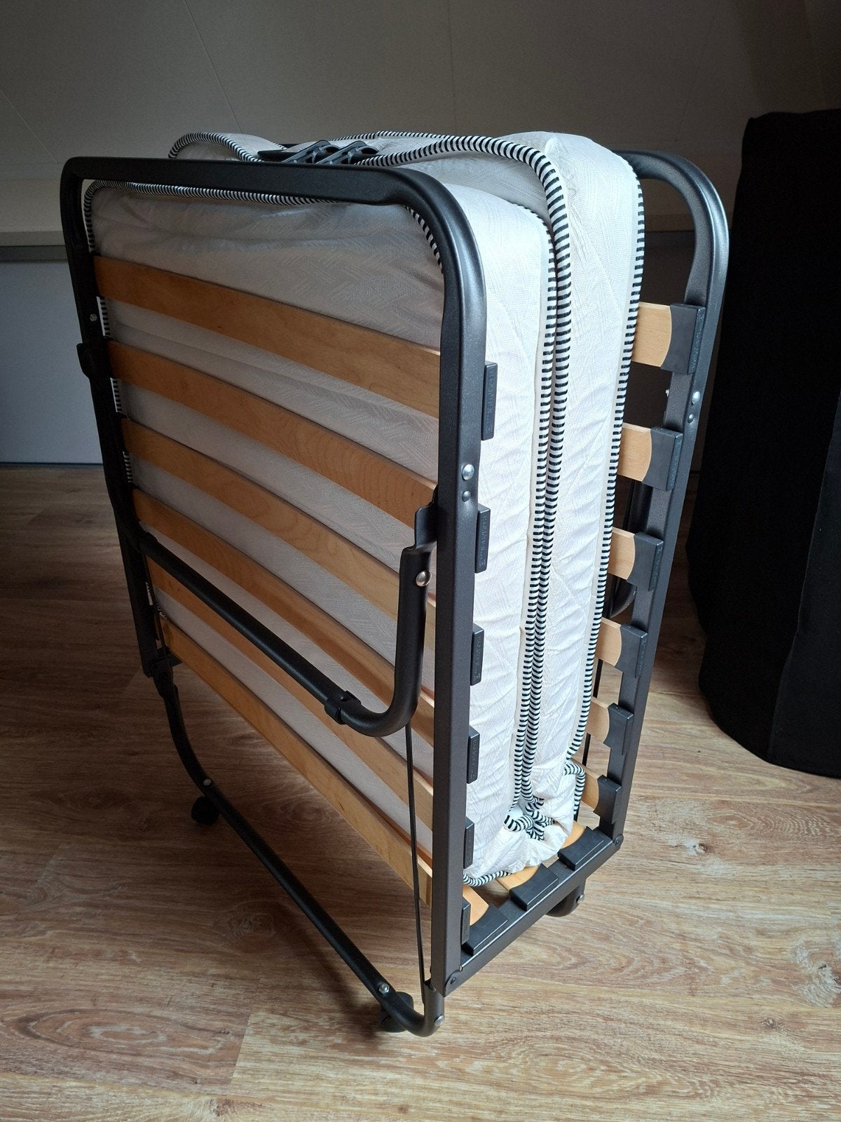 Opklapbed/logeerbed met matras 1 persoons € 40,00 per stuk, Huis en Inrichting, Ophalen, Eenpersoons, 190 cm of minder, 80 cm
