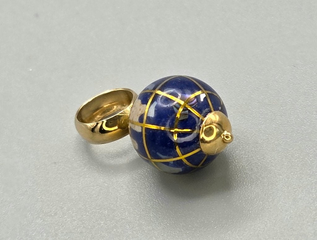 Vintage gouden 18 karaat wereldbol hanger. Nr: 43, Overige voorstellingen, Blauw, Ophalen of Verzenden, Zo goed als nieuw