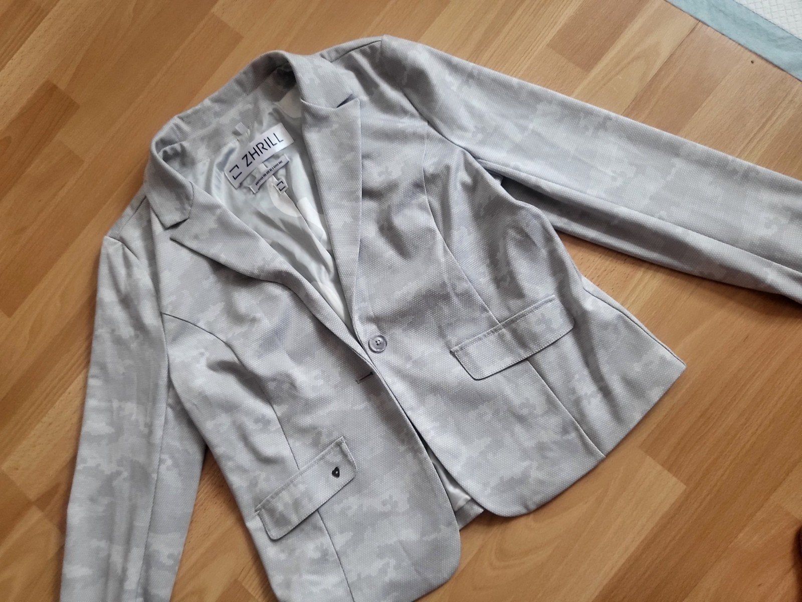 Stijlvol grijs jasje van ZHRiLL, maat L, Kleding | Dames, Maat 38/40 (M), Ophalen of Verzenden, Zo goed als nieuw, Jasje
