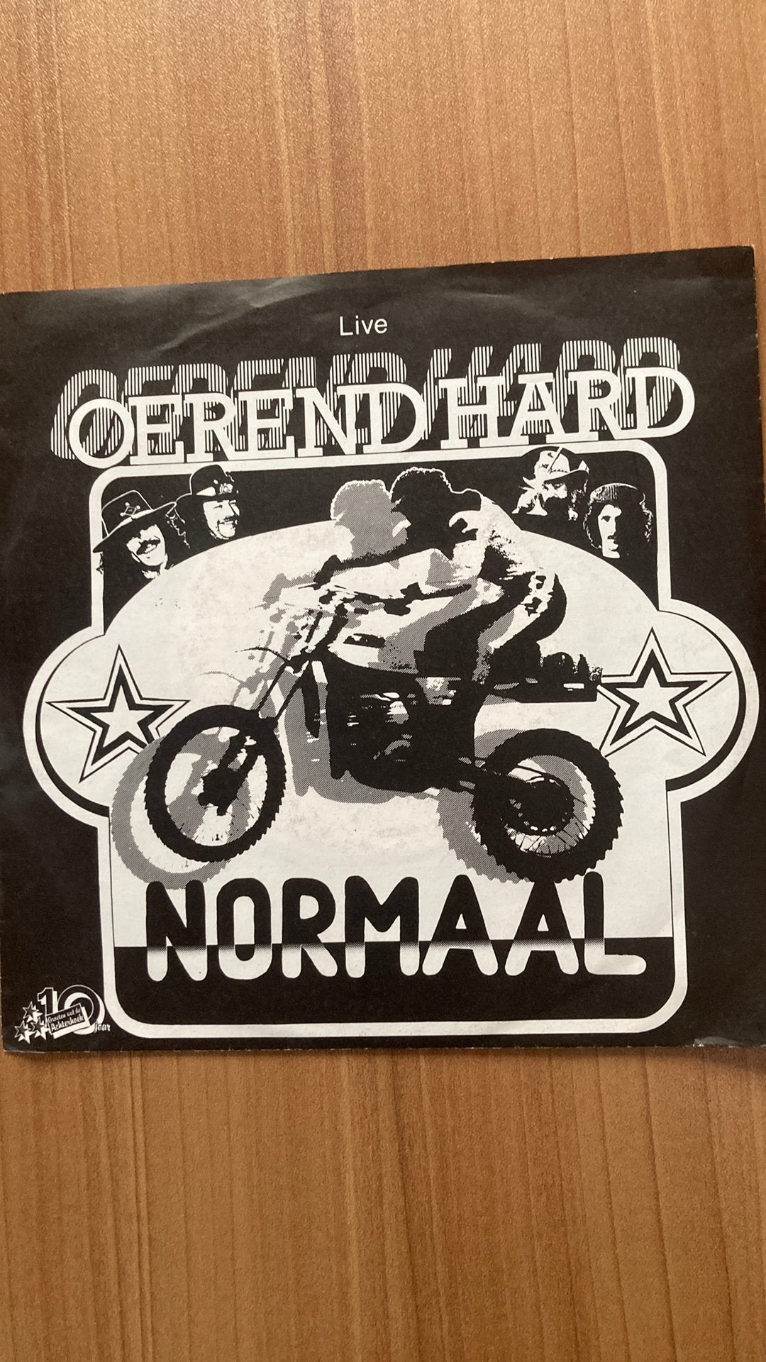 Normaal - Oerend Hard / Live Single, 7 inch, Ophalen of Verzenden, Zo goed als nieuw, Poprock