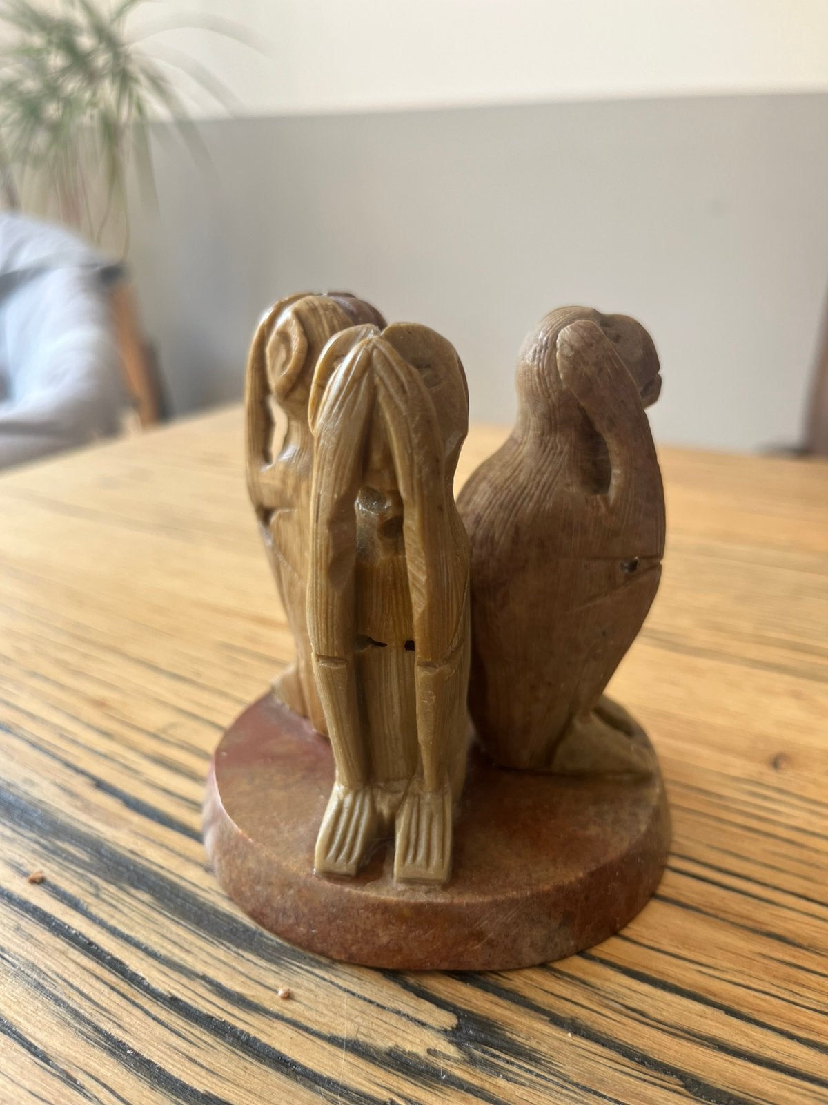 Mooi hangemaakt apen beeldje natuursteen horen zien zwijgen, Ophalen of Verzenden, Zo goed als nieuw, Dier