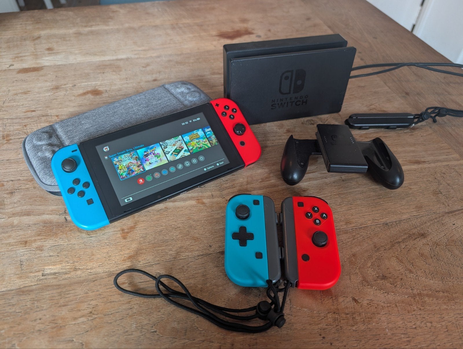 Nintendo Switch + accesoires en 12 games, Met 2 controllers, Ophalen of Verzenden, Switch Original, Gebruikt