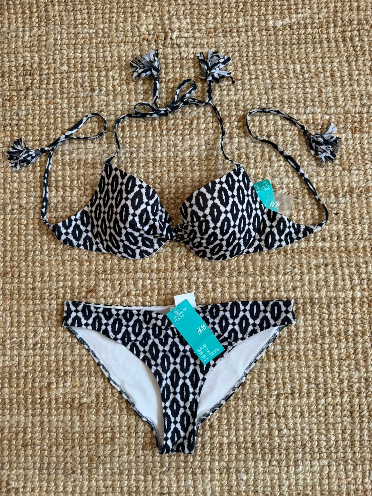 Nieuw! H&M bikini in cup D en 42., Kleding | Dames, Ophalen of Verzenden, Nieuw, Zwart, Bikini