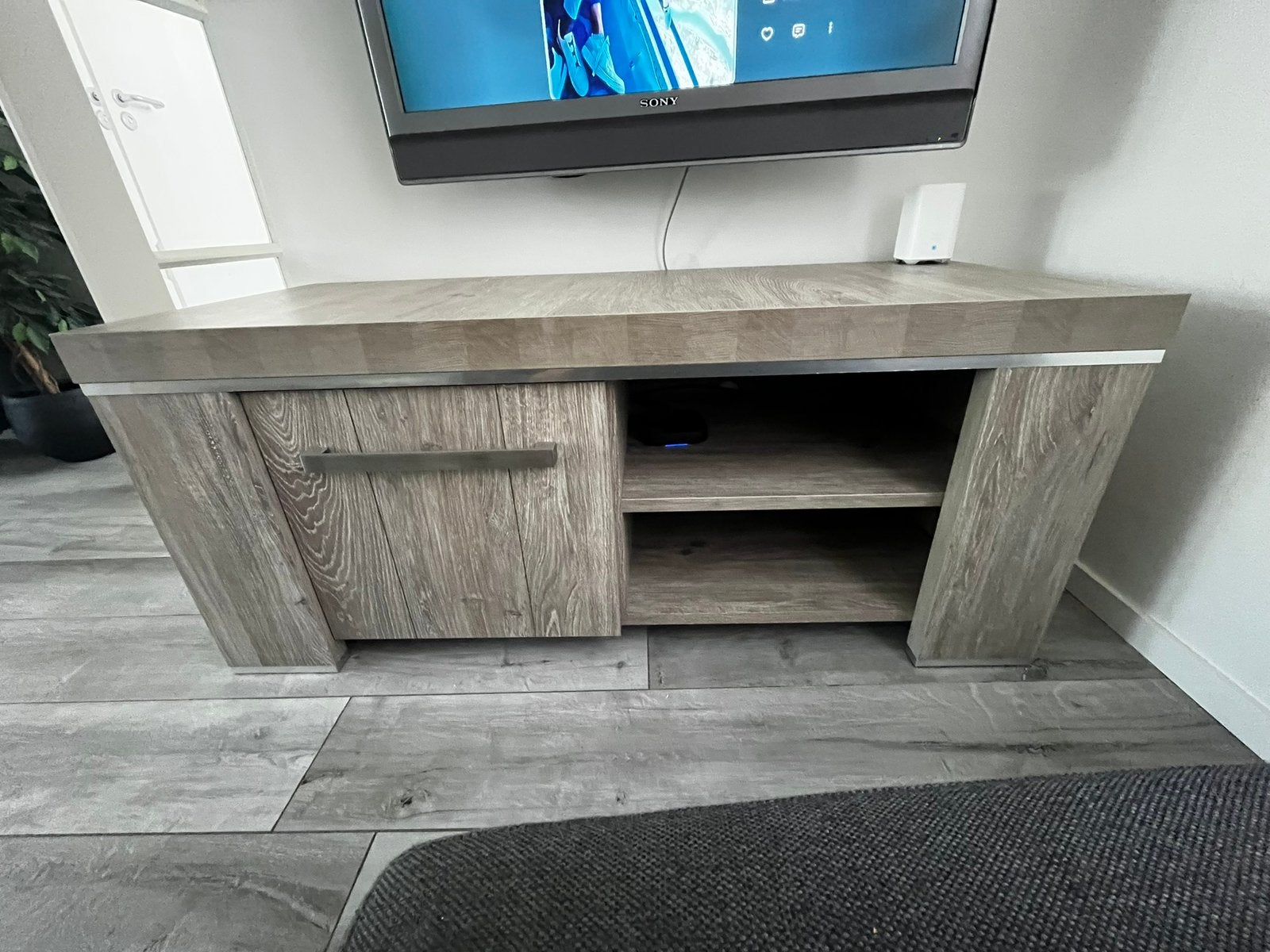 Tv meubel vergrijsd eiken met rvs detail, Ophalen