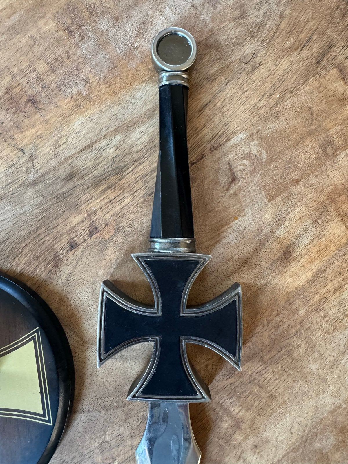 Decoratief zwaard met standaard - 50cm, Ophalen, Zo goed als nieuw