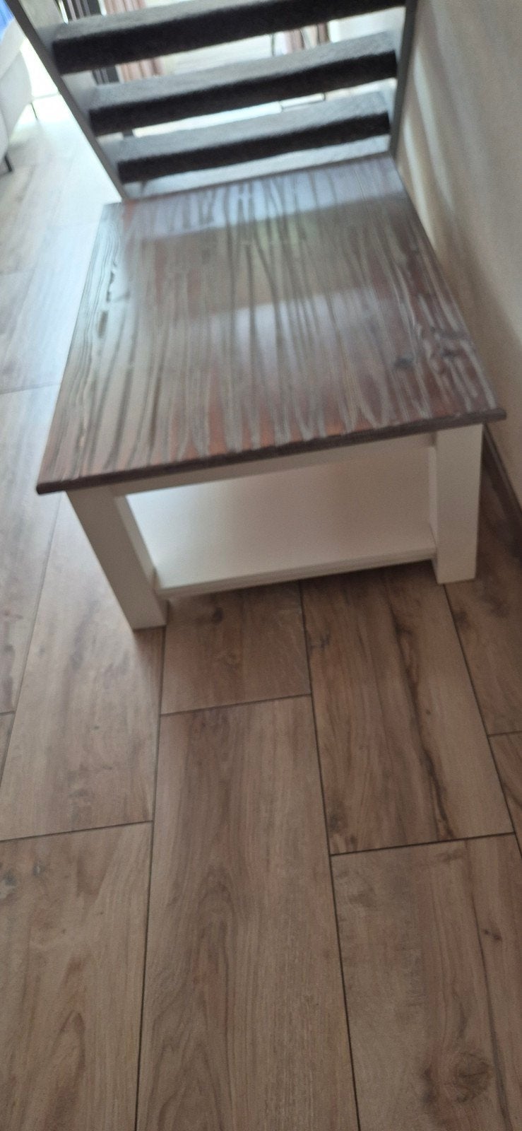 Salontafel met houten blad en wit onderstel, Ophalen, Gebruikt, 100 tot 150 cm, Grenenhout