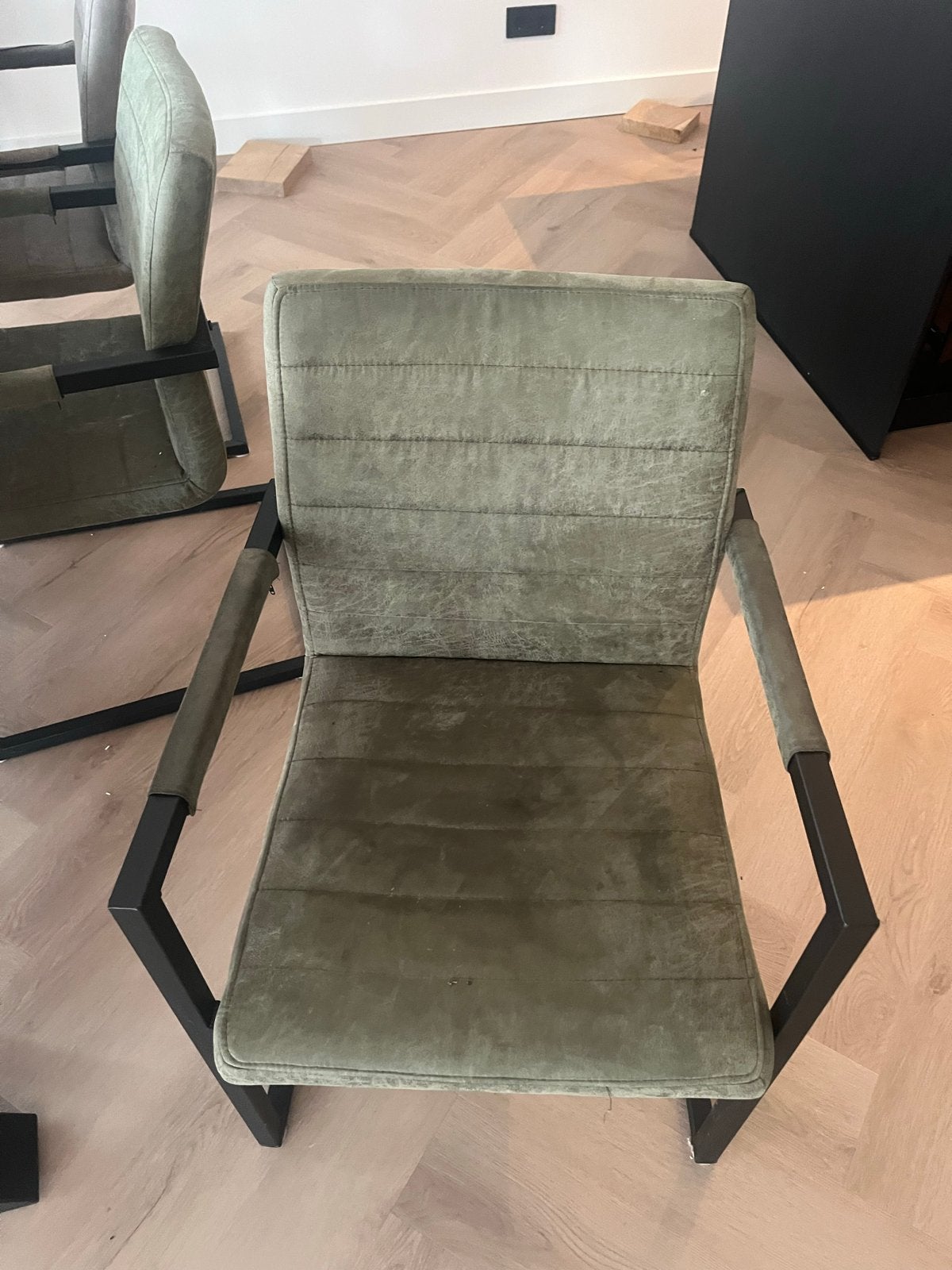 2 gebruikte eetkamerstoelen: 1x Antraciet, 1x Groen, Ophalen, Gebruikt, Overige kleuren, Stof