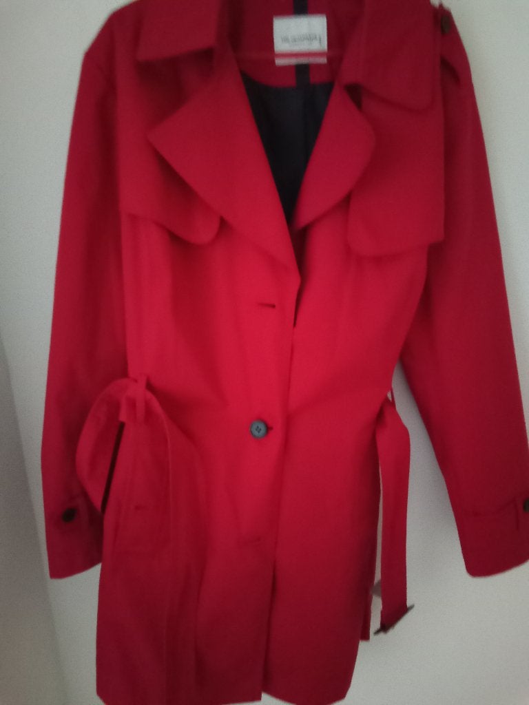 Mooie, rode Trenchcoat, mt 48, met ceintuur, IZGST, Ophalen, Zo goed als nieuw, Rood, Jas of Mantel