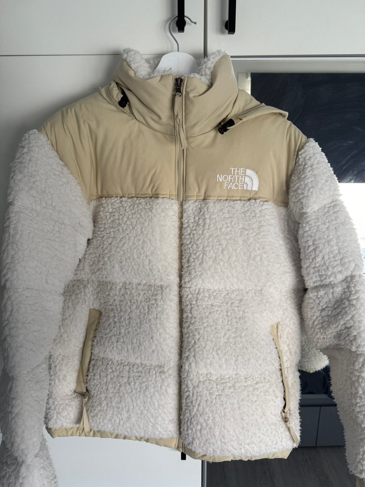 The North Face Puffer Jas Beige/Wit Maat S, Ophalen, Zo goed als nieuw, Maat 46 (S) of kleiner, Beige