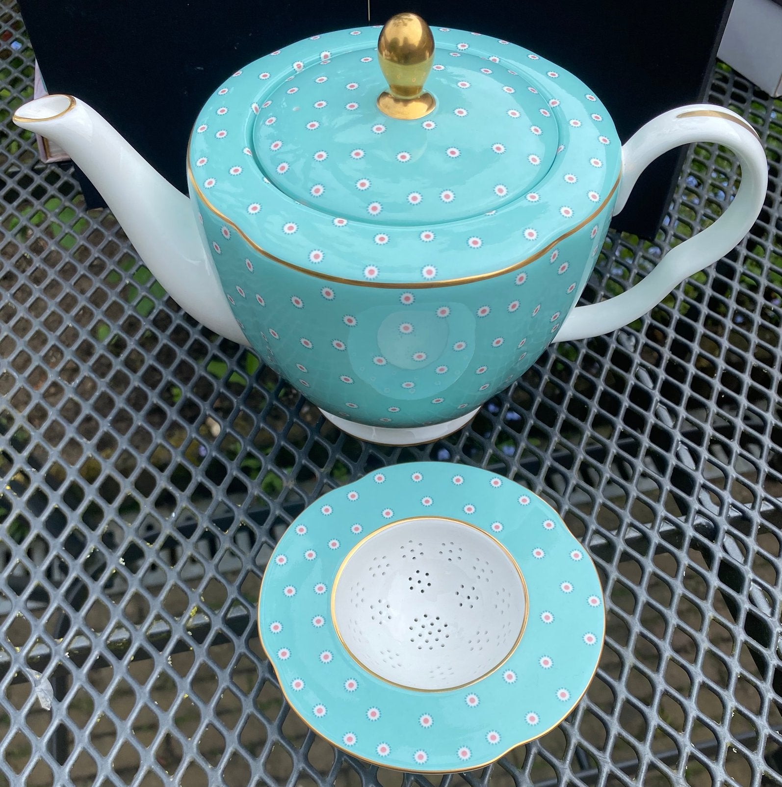 Wedgwood Polka Dot theepot met theezeefje, Ophalen