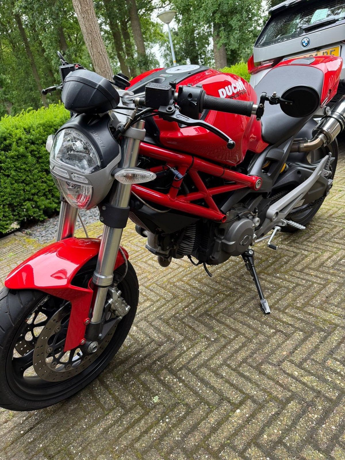 Nette Ducati Monster 696