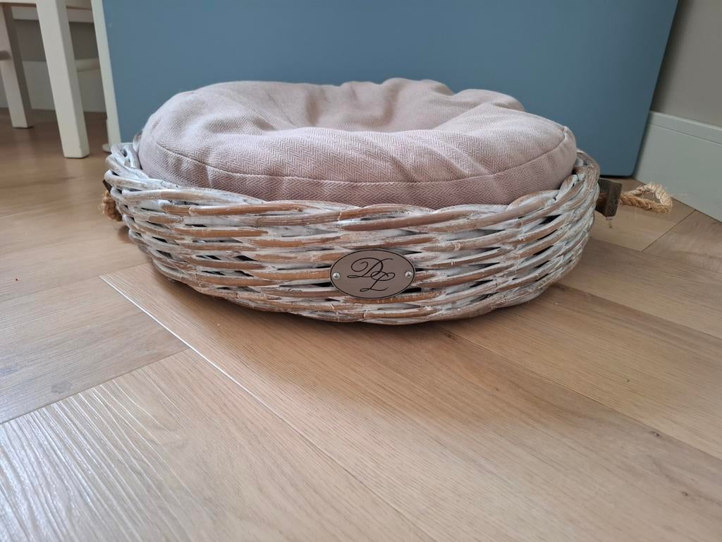 Houten kattenmand, Ophalen