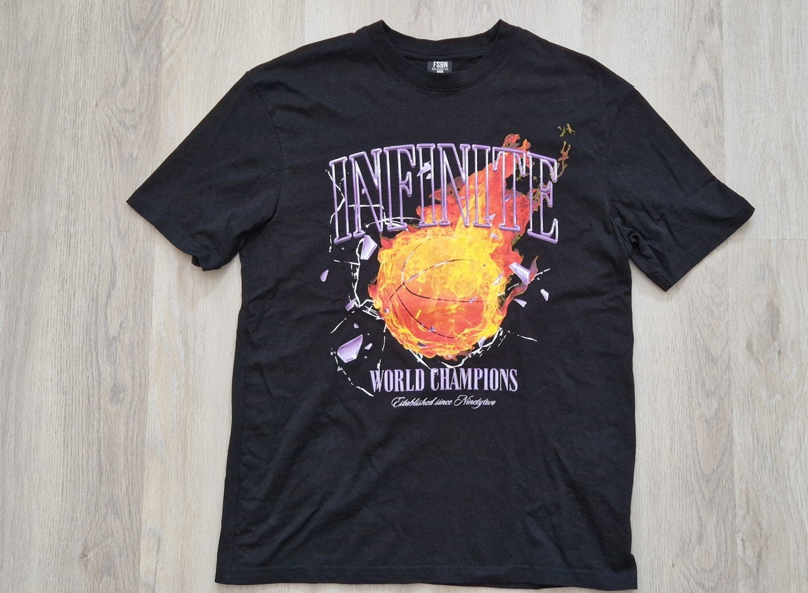 mt. XS Zgan gaaf FSBN shirt met stoere print, Kleding | Heren, T-shirts, Zwart, Ophalen of Verzenden, Zo goed als nieuw, FSBN