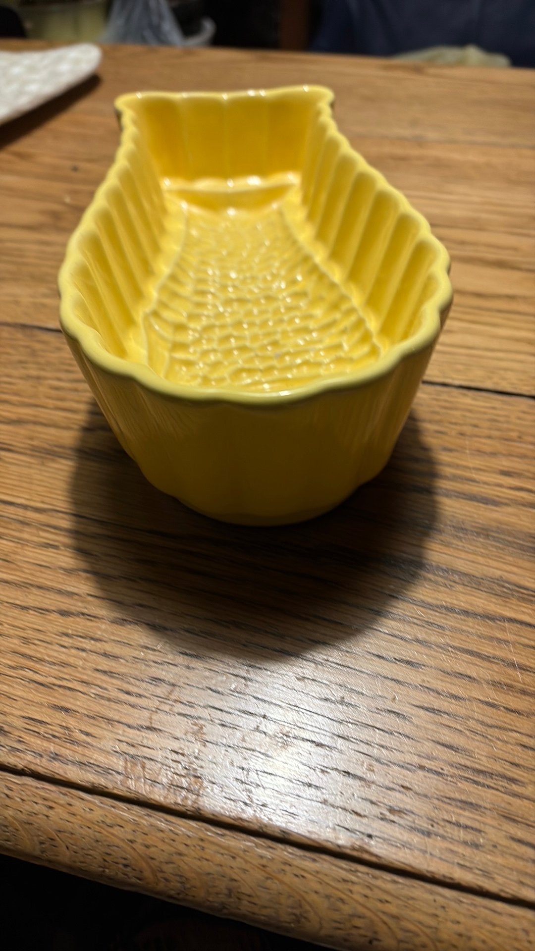 Pufdingvorm in de vorm van ‘n vis  warmgeel ,   Custard? ;-), Ophalen of Verzenden