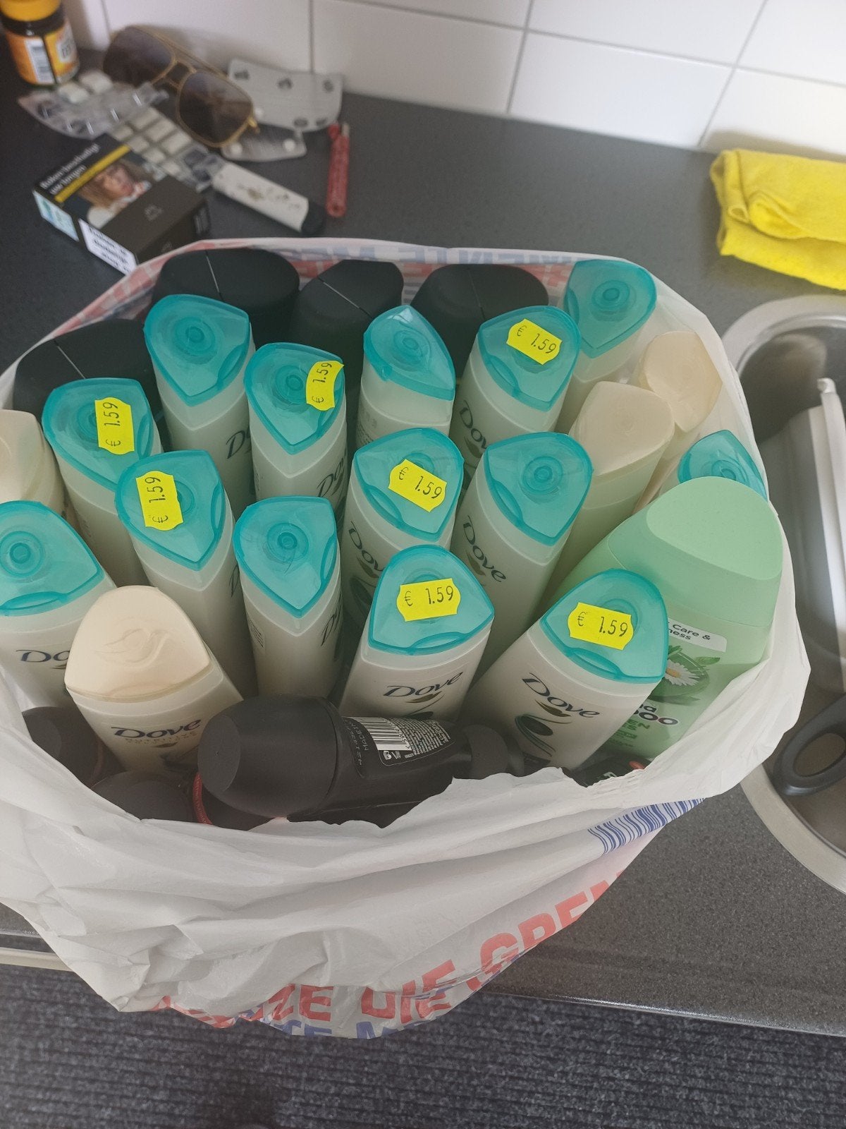 Diverse nieuwe shampoo douchegel deo roller, Sieraden, Tassen en Uiterlijk, Uiterlijk | Lichaamsverzorging, Ophalen of Verzenden