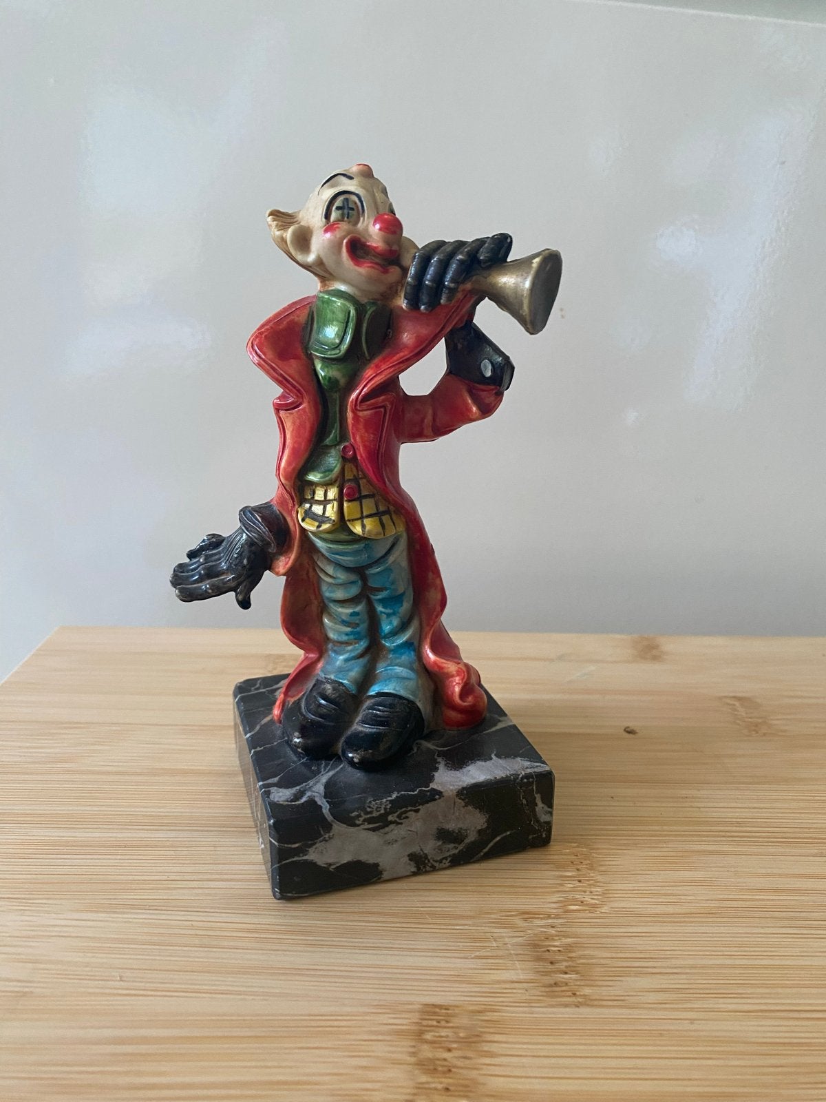 Vintage Clown Beeldje op Marmeren Voet - Trompet Spelend, Ophalen of Verzenden, Gebruikt, Mens