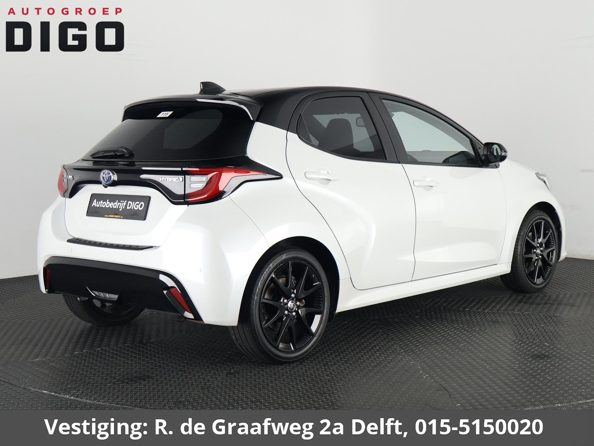 Toyota Yaris 1.5 Hybrid Executive Bi-Tone | Stoelverwarming, Auto's, Automatische klimaatregeling, Gebruikt, Wit, Bedrijf