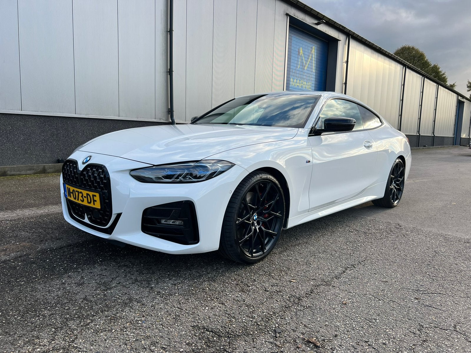 BMW 4-Serie 420i coupe M-sport Edition High Executive, Auto's, 1998 cc, Zwart, 4 stoelen, Wit