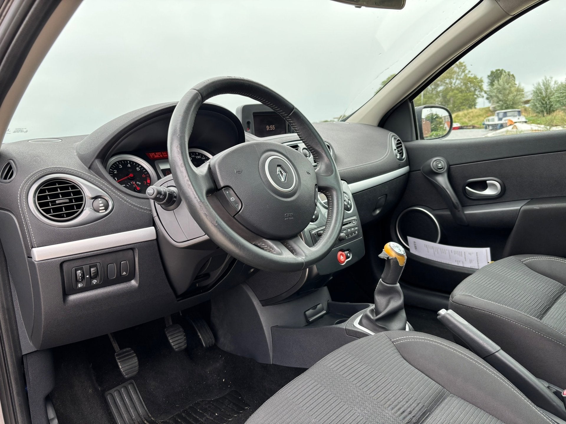 Renault Clio Estate 1.2 TCE 20th Anniversary Gris Cassiopee, Auto's, Voorwielaandrijving, Euro 5, Gebruikt, 4 cilinders