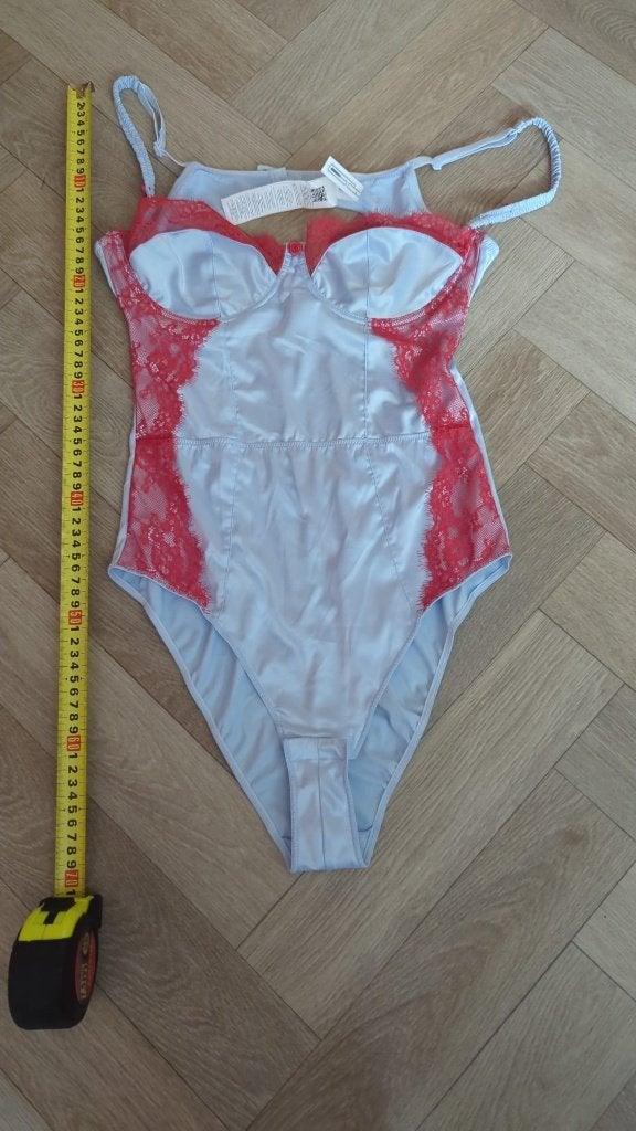 Kleine leuke body, Ophalen of Verzenden, Meerkleurig, Body of Korset