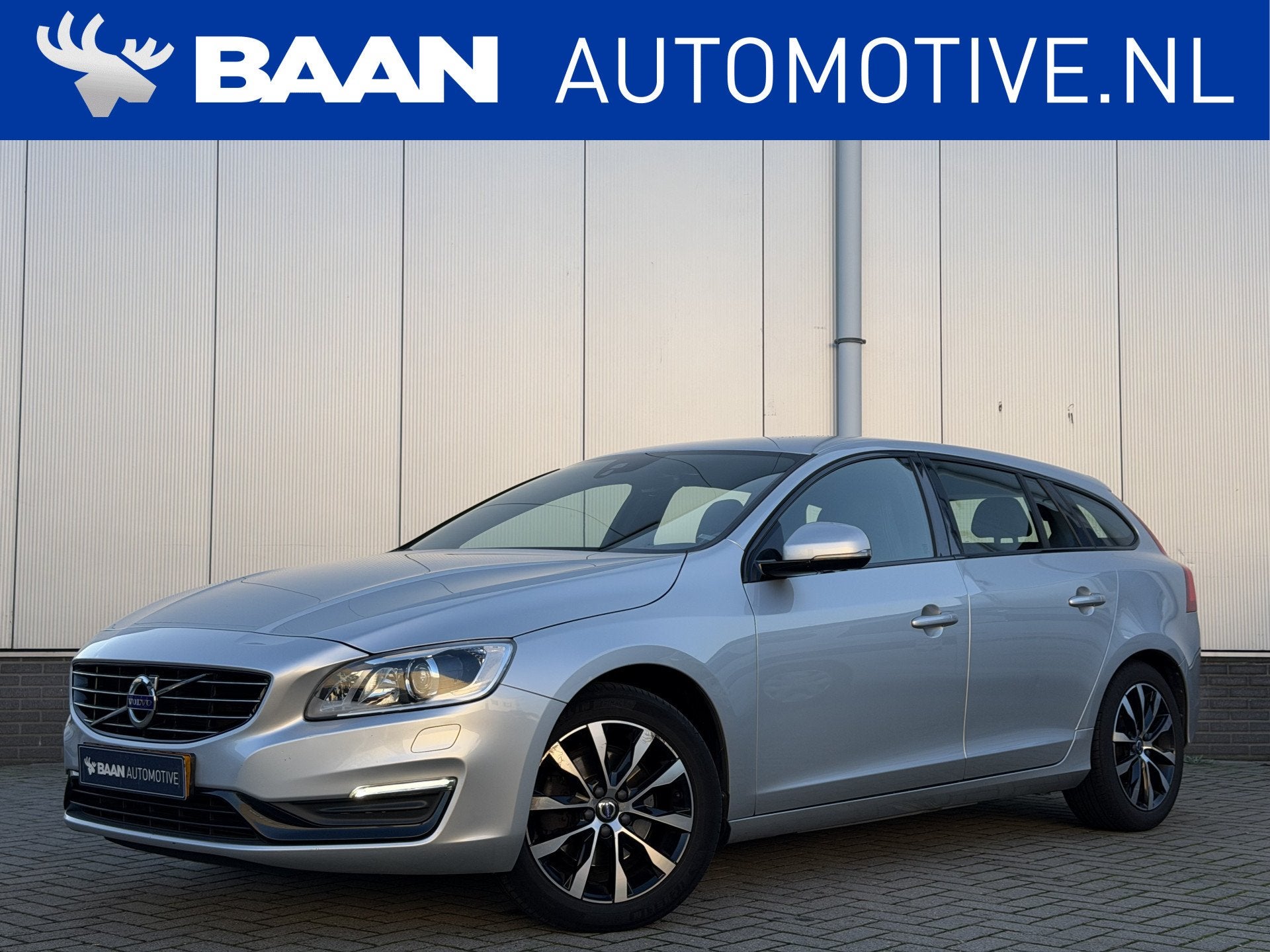 Volvo V60 1.5 T3 Polar+ Dynamic | Goed onderhouden | Trekhaa, Auto's, Xenon verlichting, 4 cilinders, 154 pk, 84 €/maand