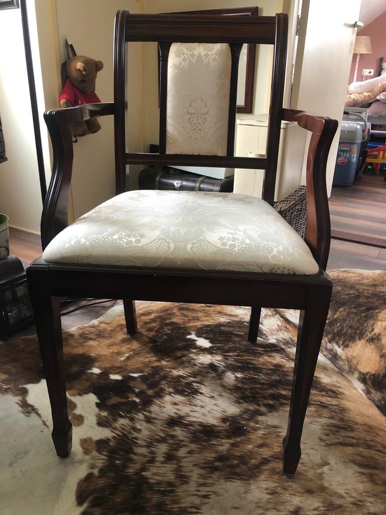 Mooie stoel met goede stoffering, in uitstekende staat, Huis en Inrichting, Stoelen, Ophalen, Gebruikt, Bruin, Eén