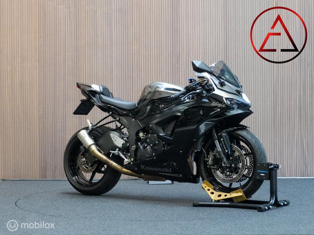 Kawasaki ZX-6R 2024 | 10.553 km | IXIL uitlaatsysteem, Motoren, 636 cc, Info@elevatemotoren.nl, Kawasaki, Bedrijf