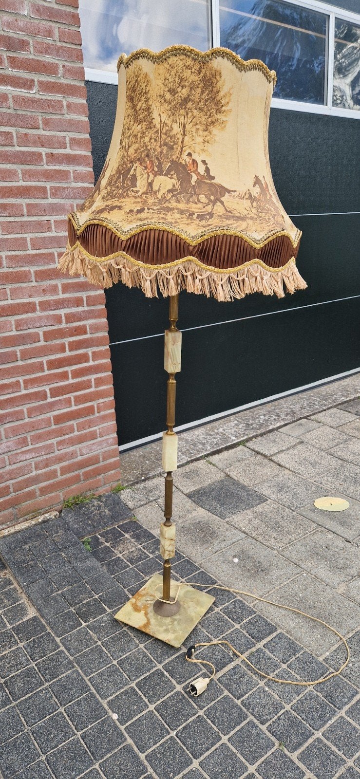 Vintage vloerlamp met marmeren voet en jachttafereel kap, Antiek en Kunst, Ophalen