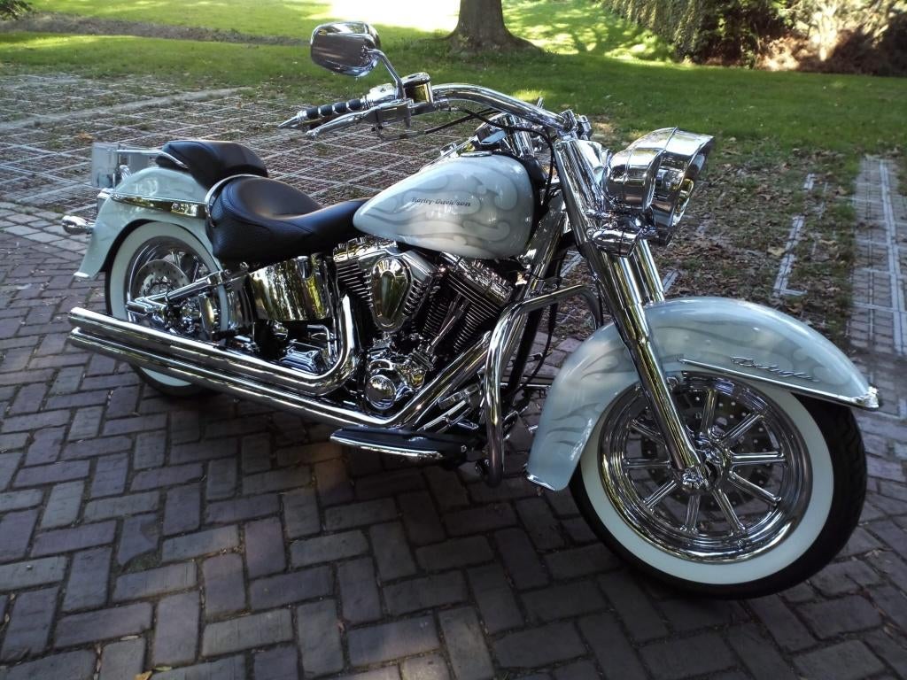 Unieke  in absolute nieuwstaat gecustomisde softail DeLuxe, 2 cilinders, Sportuitlaat, 1600 cc, Nieuw