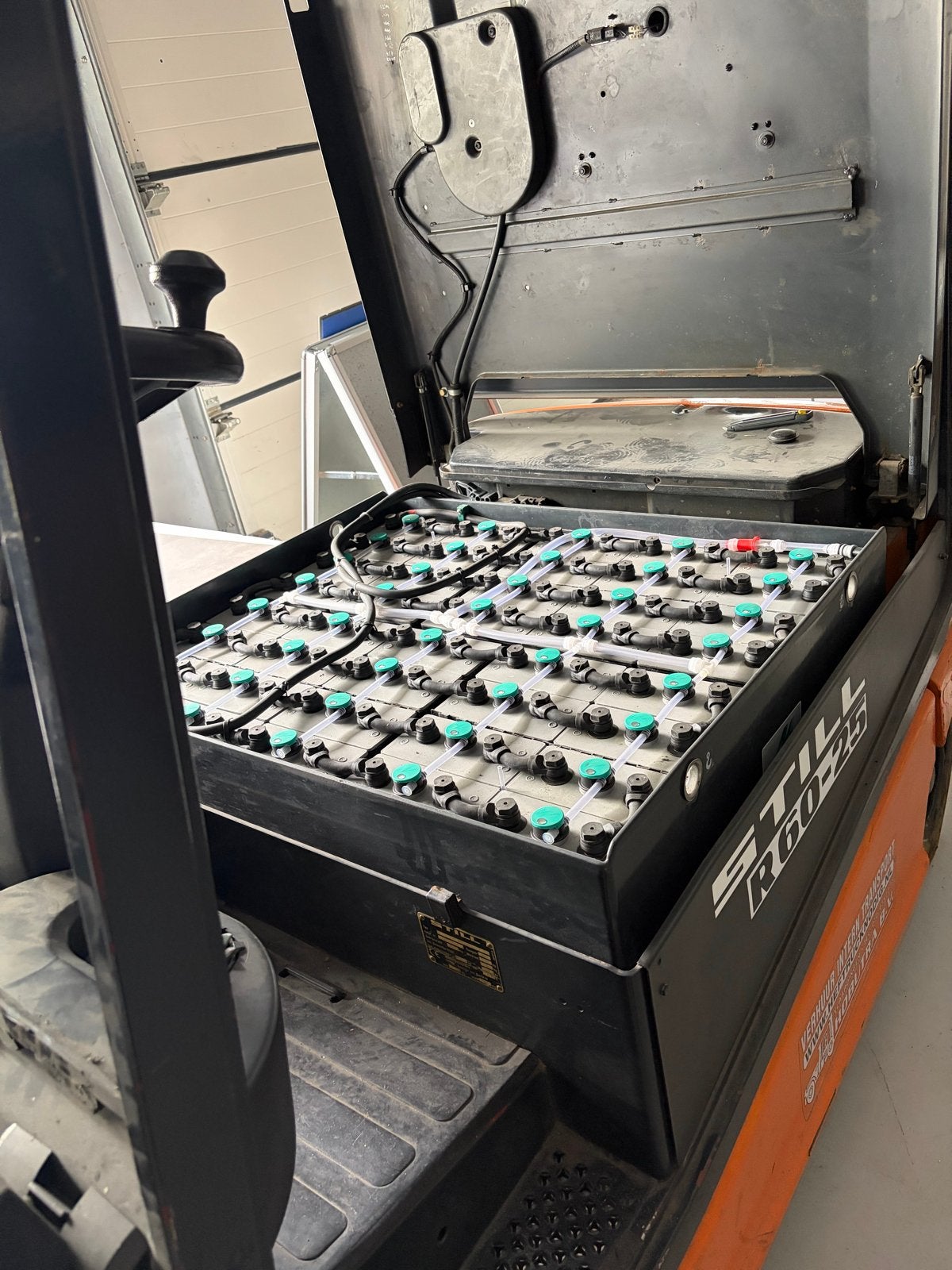 Still R60-25 Elektrische Heftruck met Lader, 2000 tot 3000 kg, Ophalen, Elektrisch, Heftruck