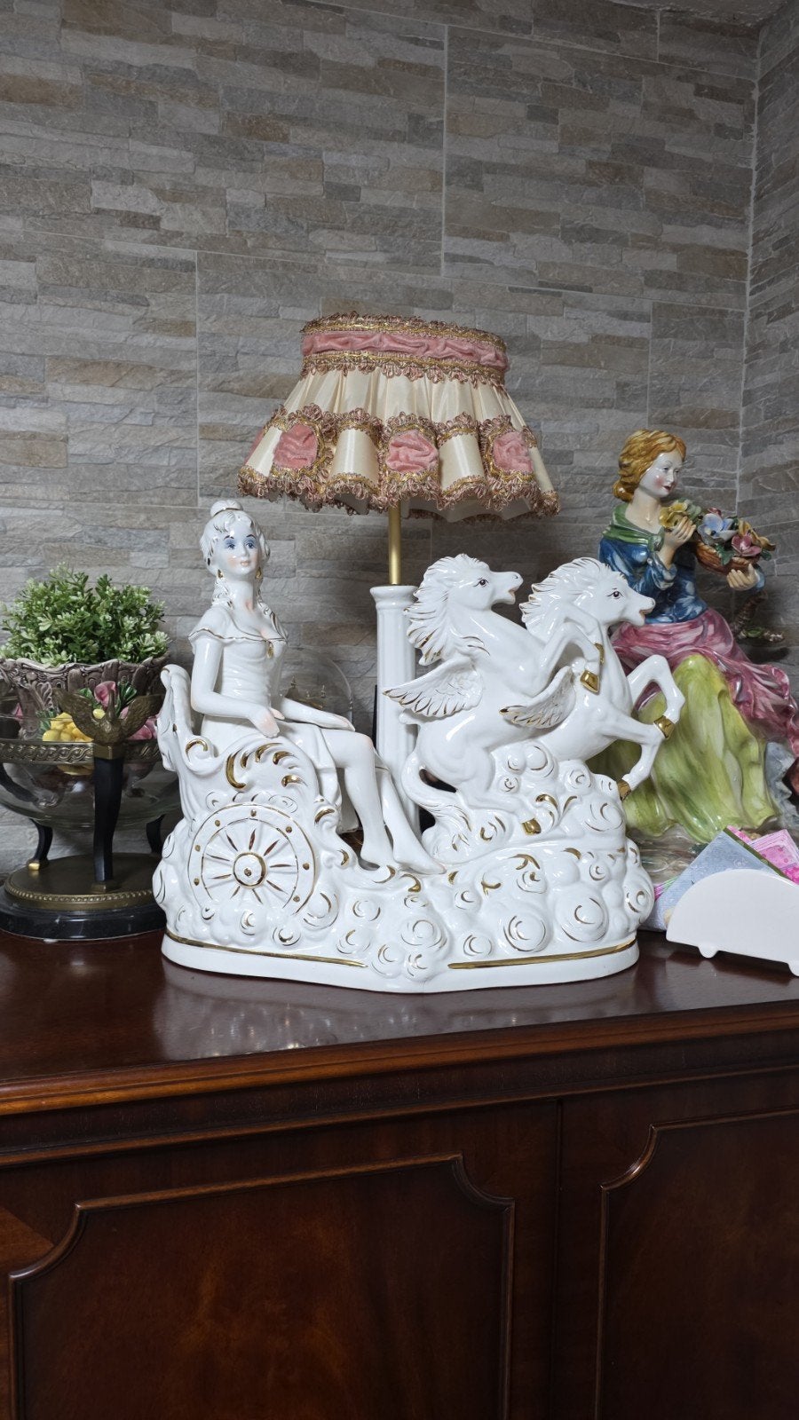 Antieke porseleinen tafellamp met paarden en figuur, Antiek en Kunst, Ophalen