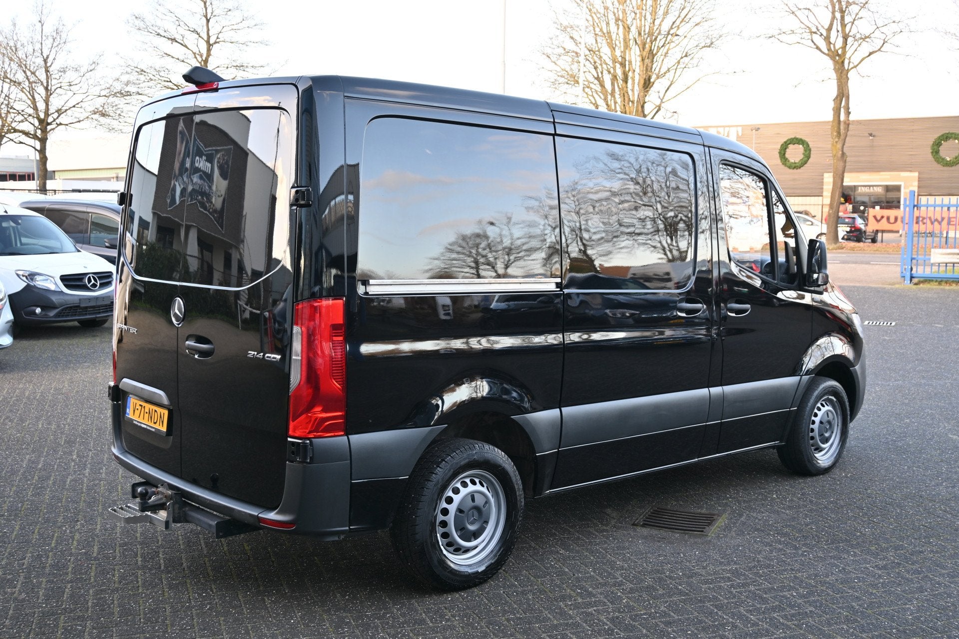 Mercedes-Benz Sprinter 214 CDI L1H1 FWD MBUX met camera, Tre, Voorwielaandrijving, Gebruikt, Euro 6, Zwart