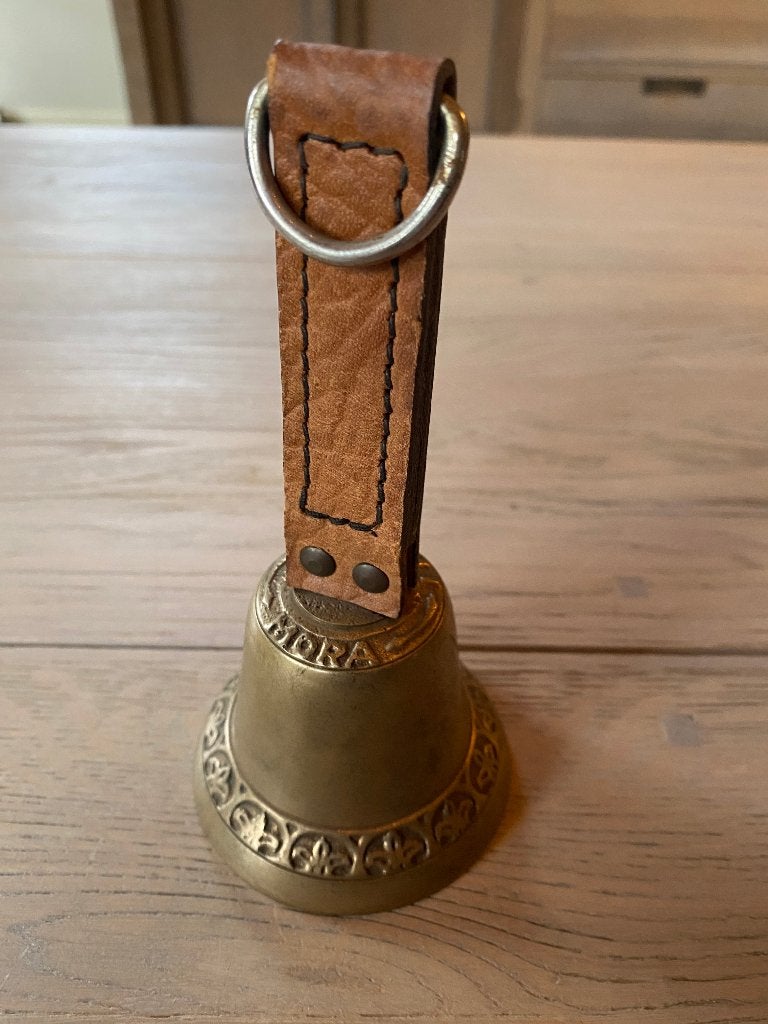 Gjuten i Mora Zweedse bronzen bel (vintage), Ophalen of Verzenden, Brons