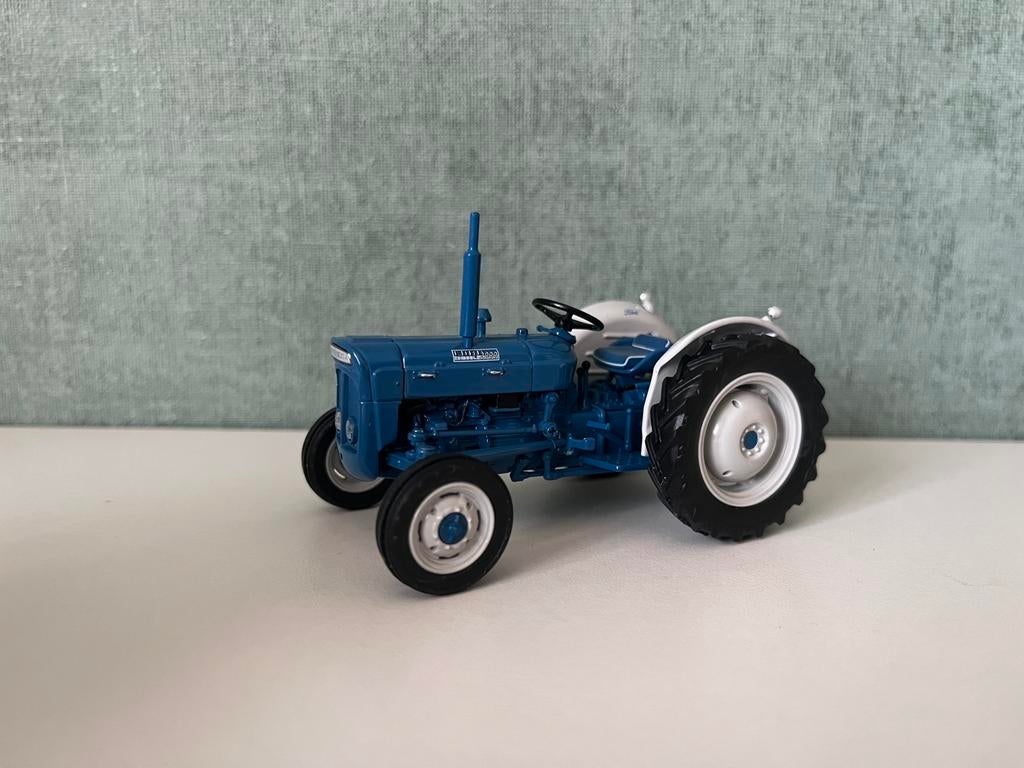 Super Dexta 2000, Ophalen of Verzenden, Zo goed als nieuw, Tractor of Landbouw, Universal Hobbies