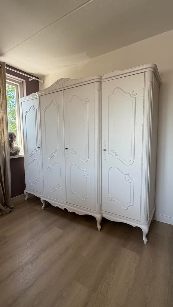 Brocante Queen Ann kledingkast – stijlvol & praktisch, Huis en Inrichting, Kasten | Kledingkasten, Ophalen, Met deur(en), Gebruikt