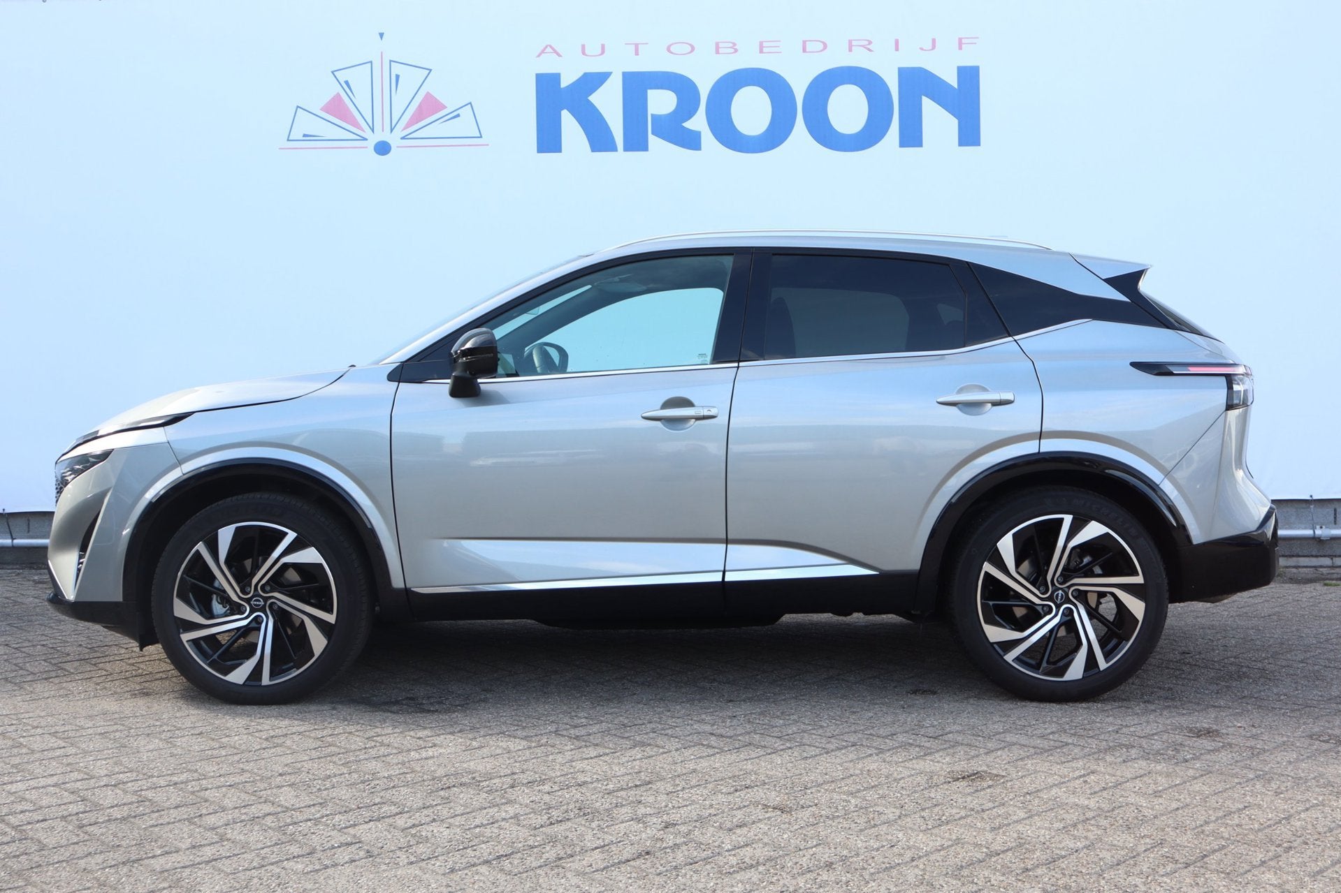 Nissan Qashqai 1.3 MHEV Xtronic Tekna Plus I Bose I Panorama, Dealer onderhouden, Zwart, 4 cilinders, Automatische klimaatregeling