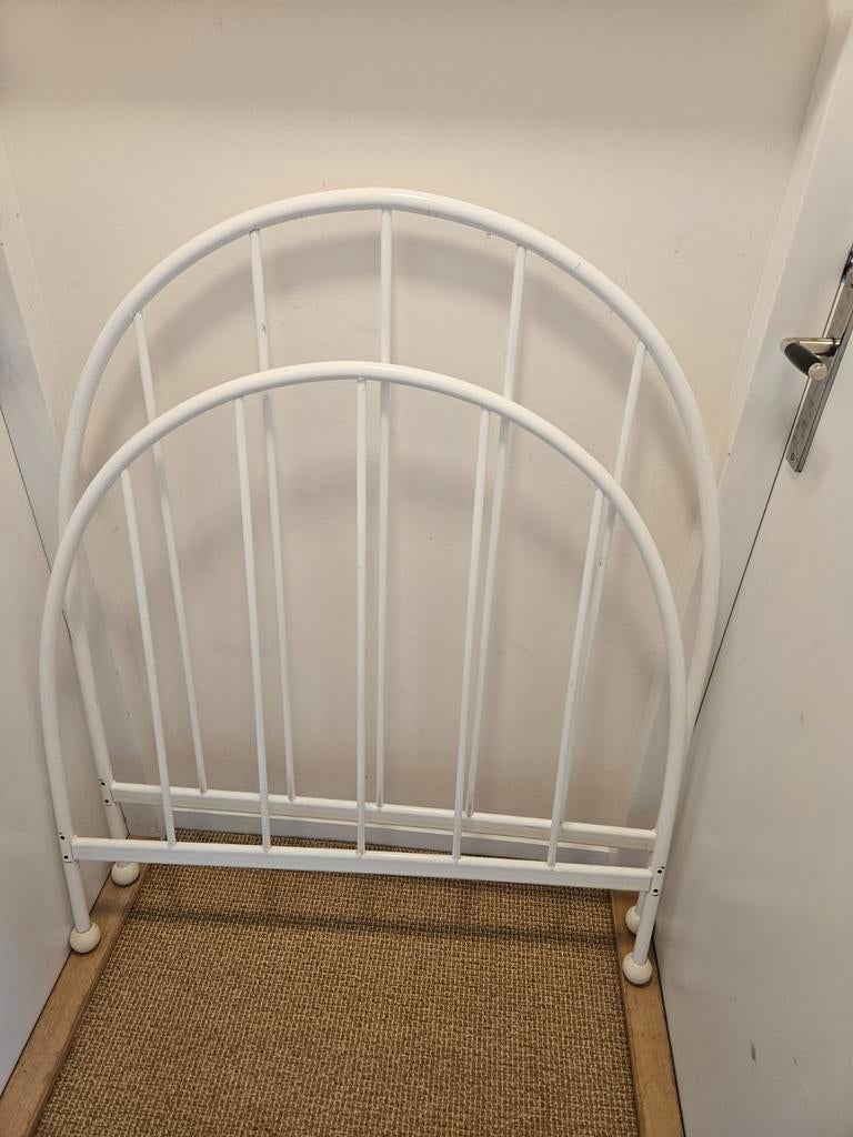 Bed wit metaal 90 x 200, Ophalen, Gebruikt, Eenpersoons