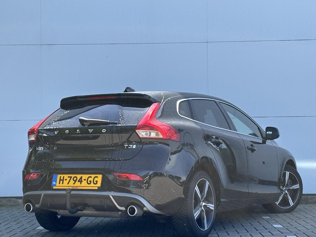 Volvo V40 1.5 T3 Polar+ Sport | Harman Kardon | Panoramadak, Auto's, Volvo, Euro 6, 4 cilinders, 700 kg, Zwart