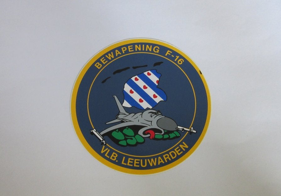 Vliegbasis Leeuwarden sticker bewapening F-16, Verzamelen, Verzenden, Luchtmacht, Nederland, Overige typen