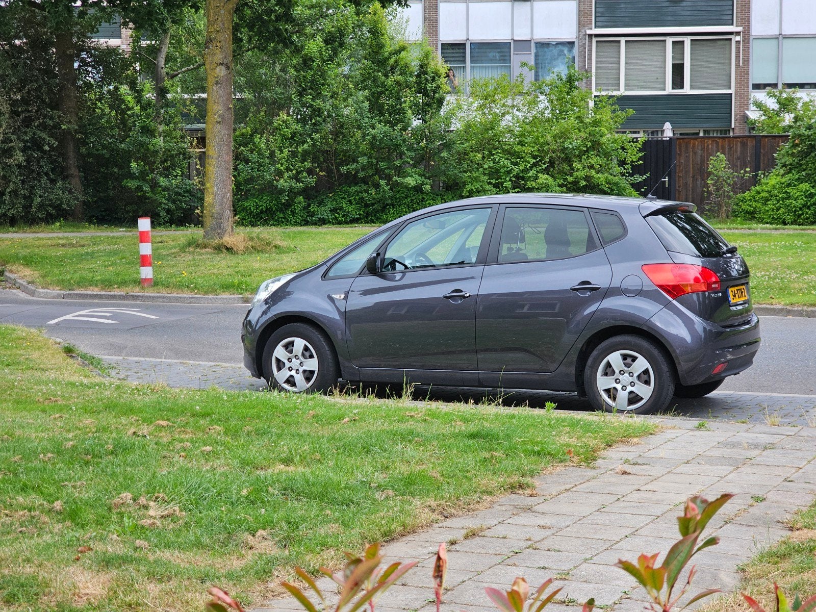 Kia Venga 1.6 Cvvt AUT 2012 Grijs, Auto's, Kia, 1169 kg, 1591 cc, 4 cilinders, Origineel Nederlands