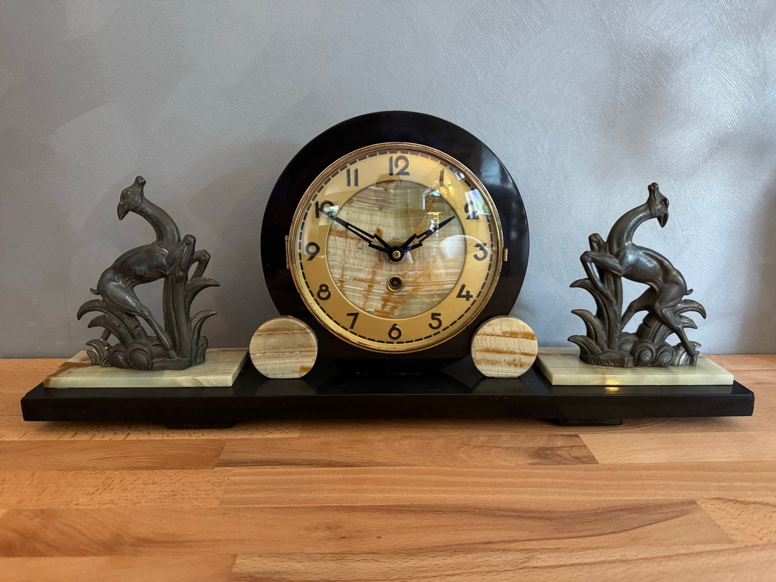 Art Deco Schouwklok met Hertjes - Marmer en Onynx, Antiek en Kunst, Ophalen of Verzenden