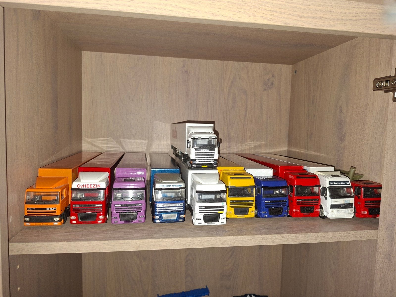 Verzameling modelvrachtwagens (9 dafs 1 volvo 1 scania), 1:32 tot 1:50, Zo goed als nieuw, Truck, Ophalen
