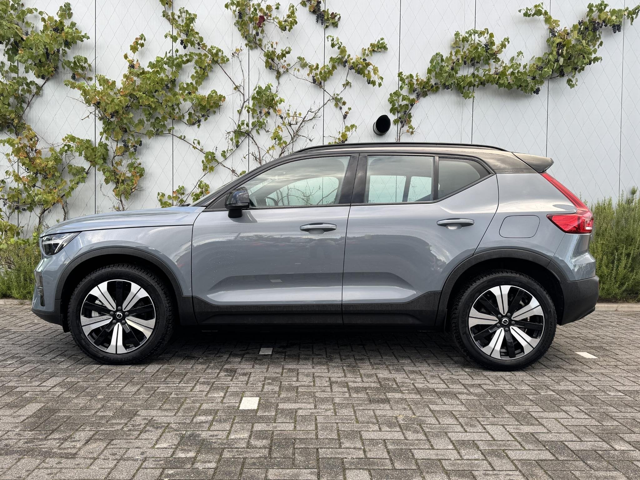 Volvo XC40 Recharge Core 70 kWh | Stoel + Stuurverwarming |, Auto's, 12 maanden, Stof, Gebruikt, 420 min