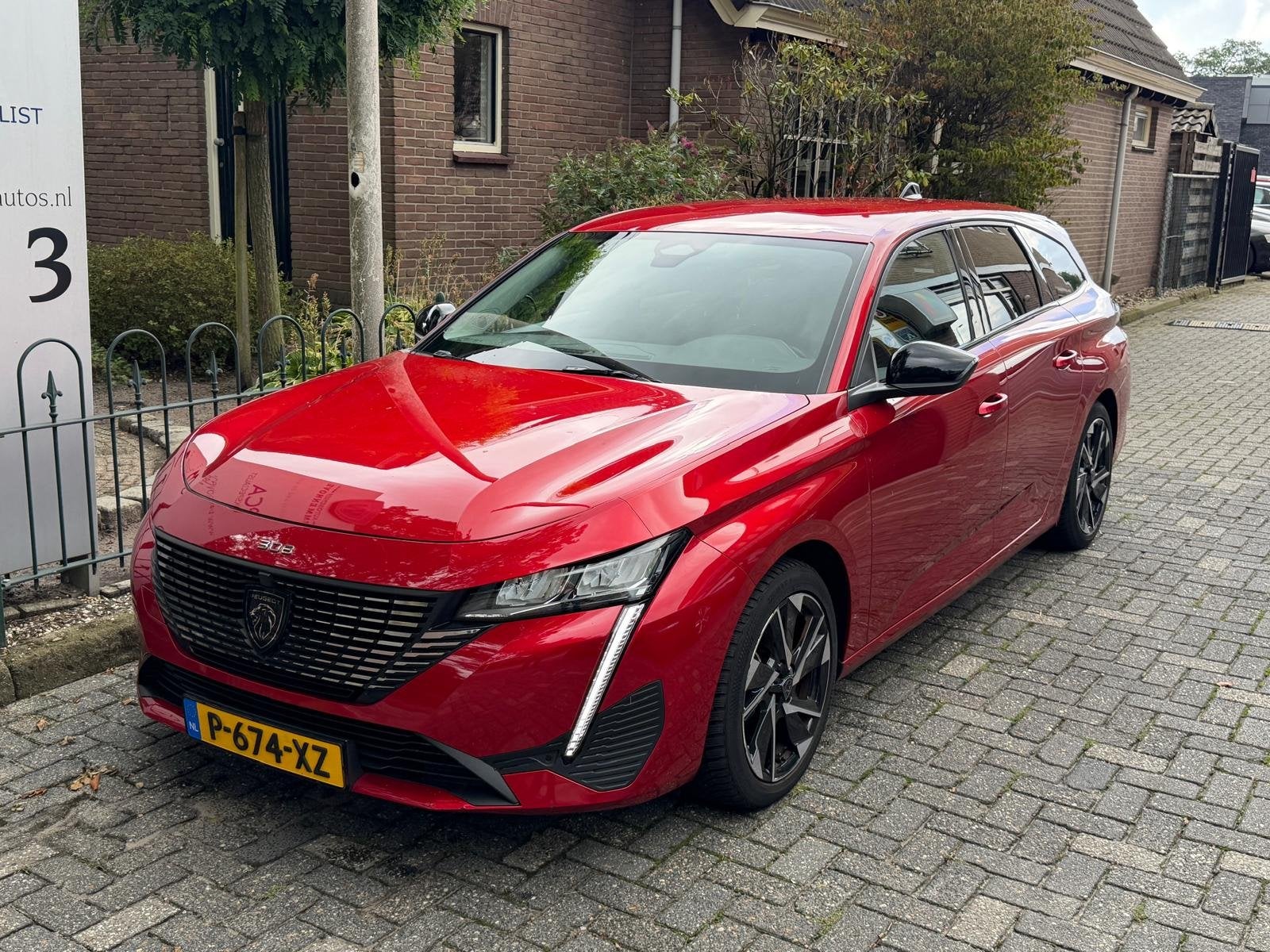 Peugeot 308 SW 1.2 PureTech Allure Pack Business (bj 2022), Auto's, 1199 cc, Leder en Stof, Origineel Nederlands, Handgeschakeld