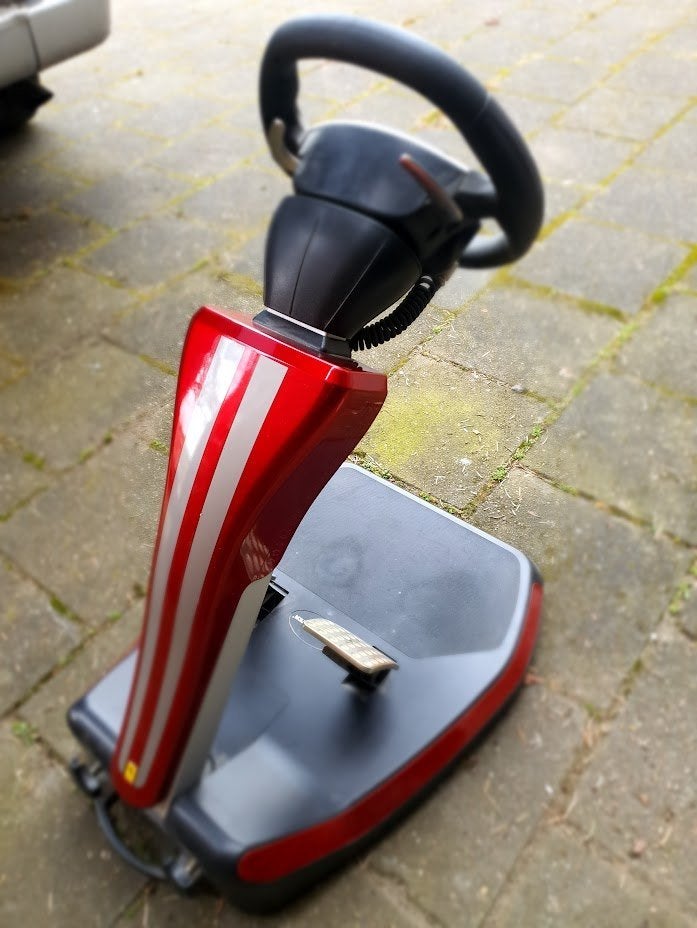 Thrustmaster Ferrari stuur met pedalen - ZGAN, Ophalen, Zo goed als nieuw, Overige kleuren