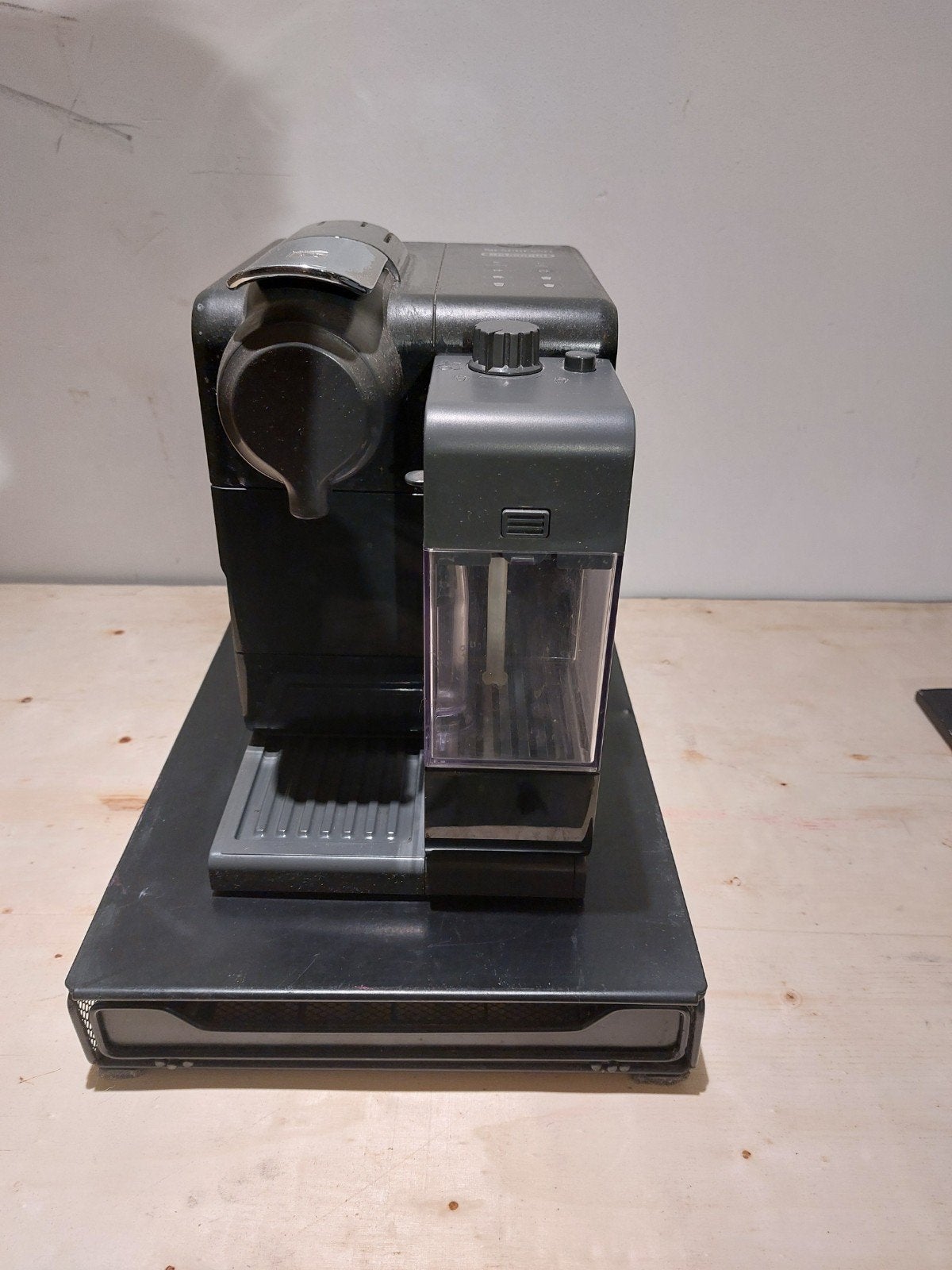 DELonghi nespresso machine inclusief cupjes rek, Koffiemachine, Ophalen of Verzenden, Zo goed als nieuw, 1 kopje
