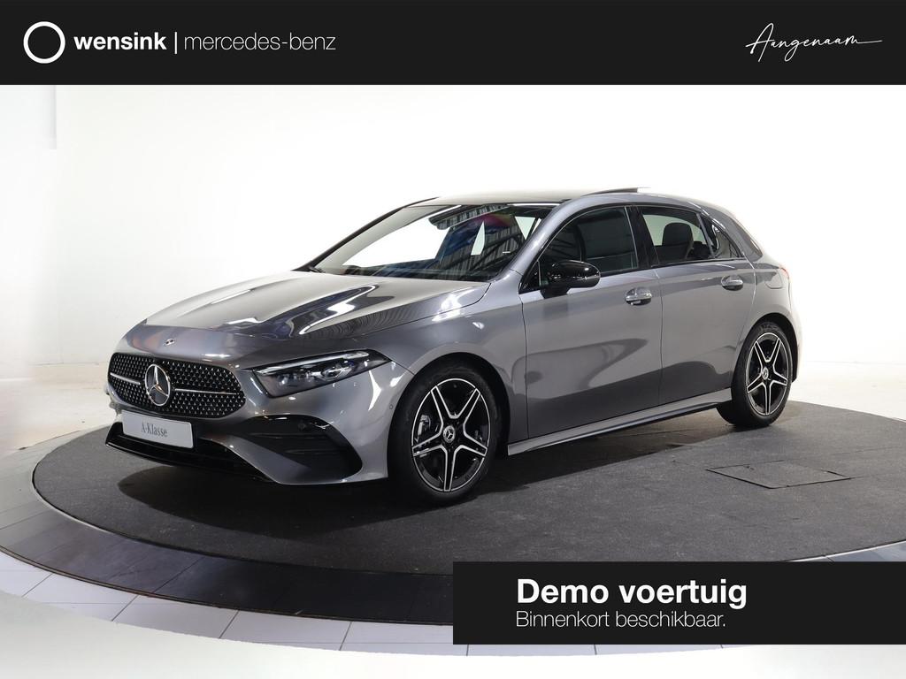 Mercedes-Benz A-klasse 180 Business Solution AMG | Panoramas, Auto's, Mercedes-Benz, 136 pk, Origineel Nederlands, Bedrijf, Zilver of Grijs