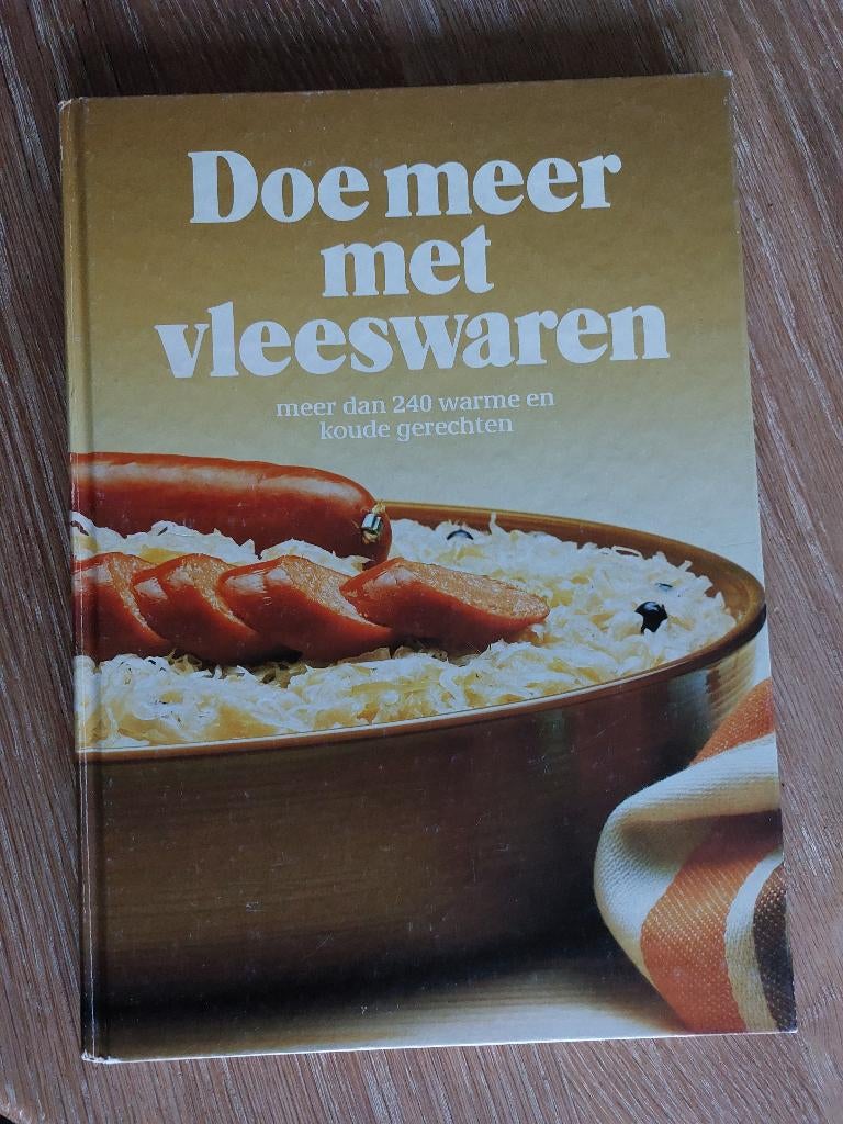 Boek doe meer met vleeswaren staan veel lekkere recepten, Boeken, Ophalen of Verzenden, Zo goed als nieuw, Overige gebieden, Hoofdgerechten